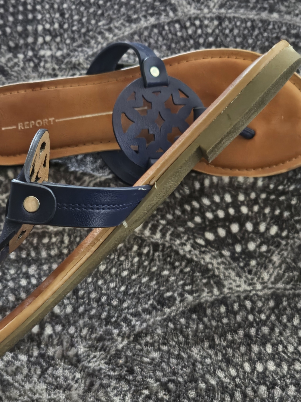 Report Navy and Tan Leather Cutout Thong Sandals 8.5 - Picture 5 of 5